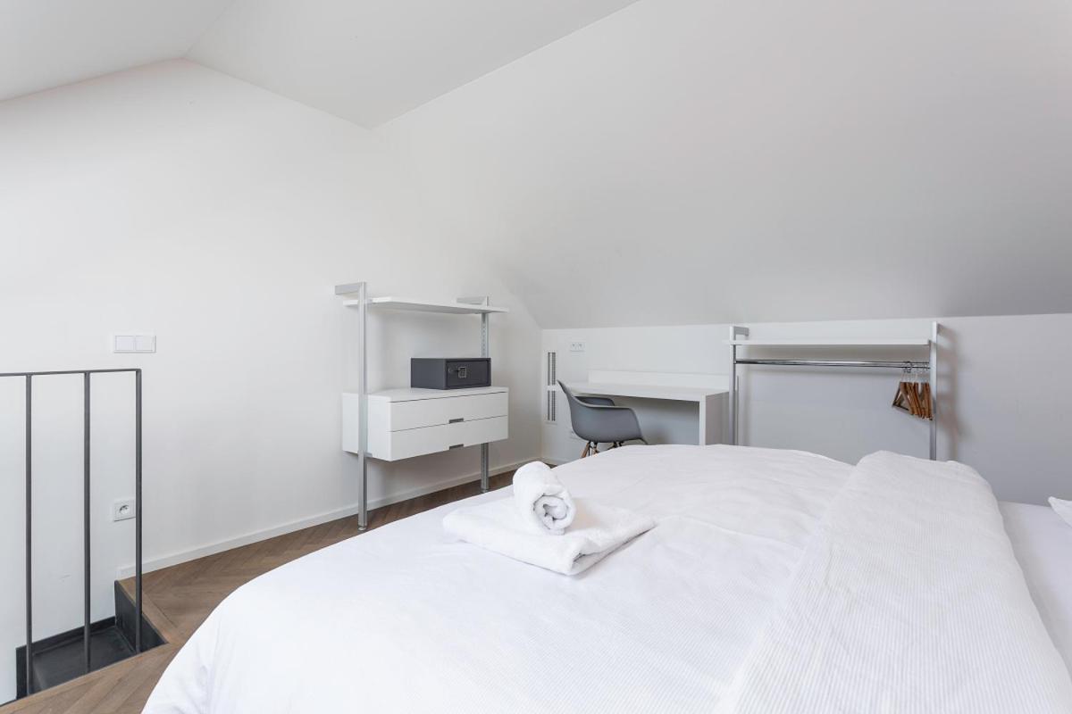 Modern Apartments Close To River Praga Exterior foto